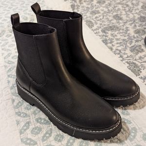 NWOT Dolce Vita Lobera Chelsea Boot